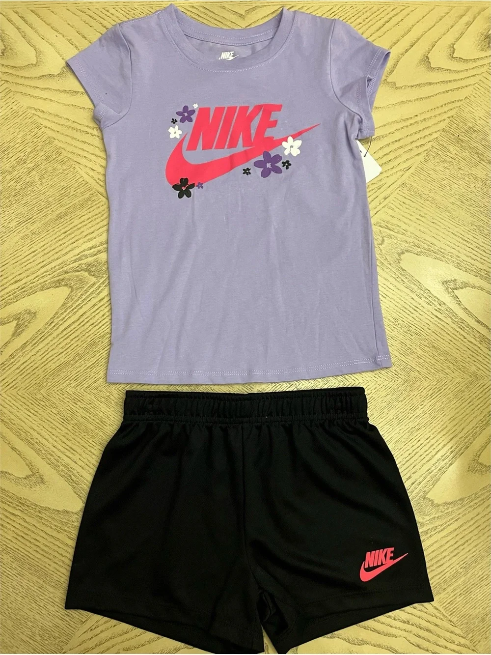 *BUNDLE* Girls Nike Short Sleeve Tees & Shorts Size 6